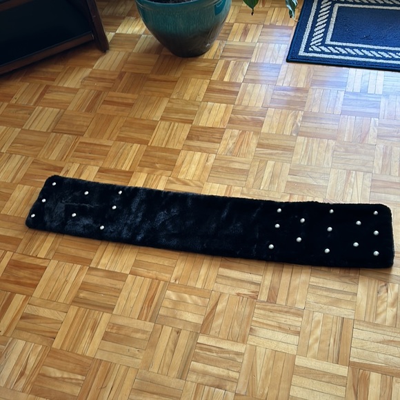 FAUX FUR black soft scarf with pearls appliqués 42.5 inches long - Picture 8 of 10
